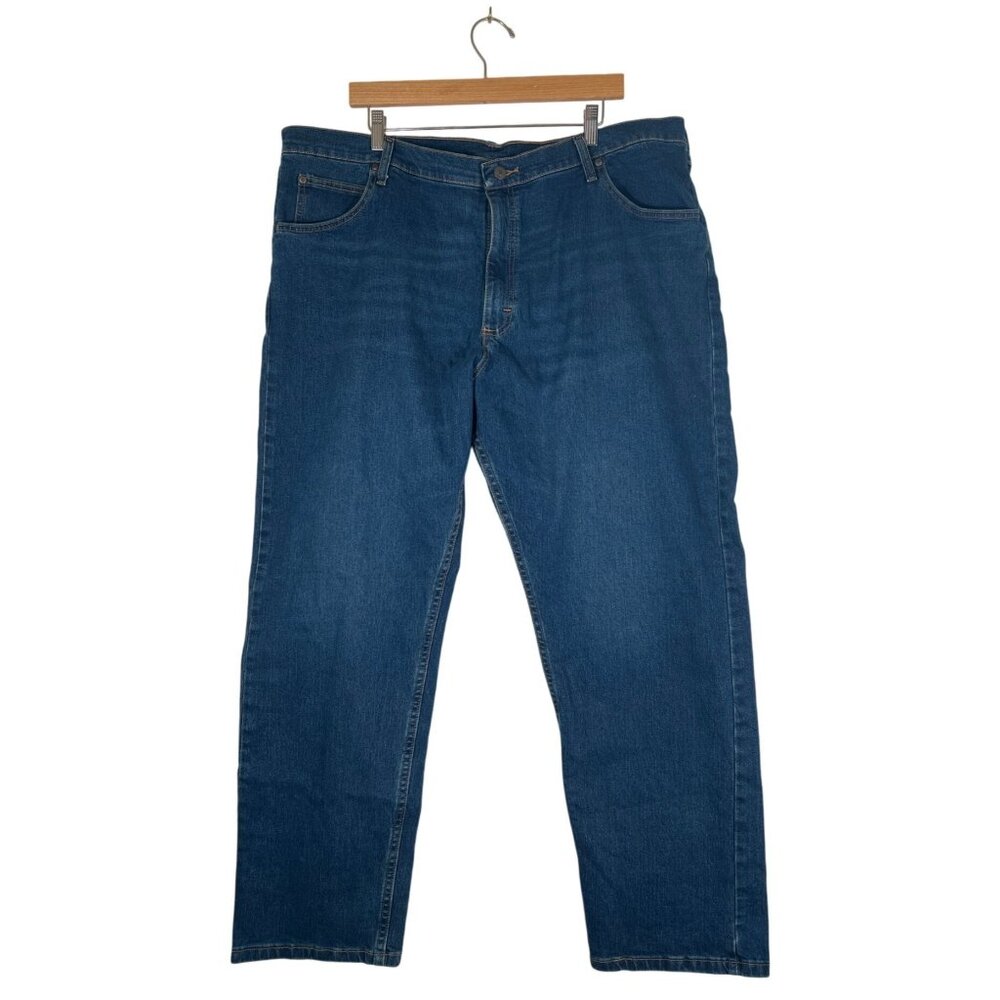 Wrangler Men's Size 42 x 30 Denim Jean Classic Comfort Straight Med Wash Stretch